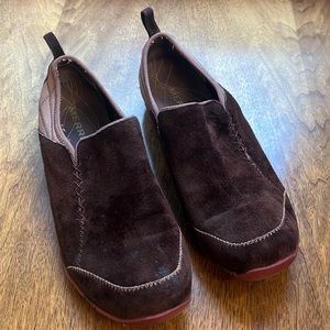 Merrell bisect coffee bean women’s size 9 brown suede slip on walking loafer